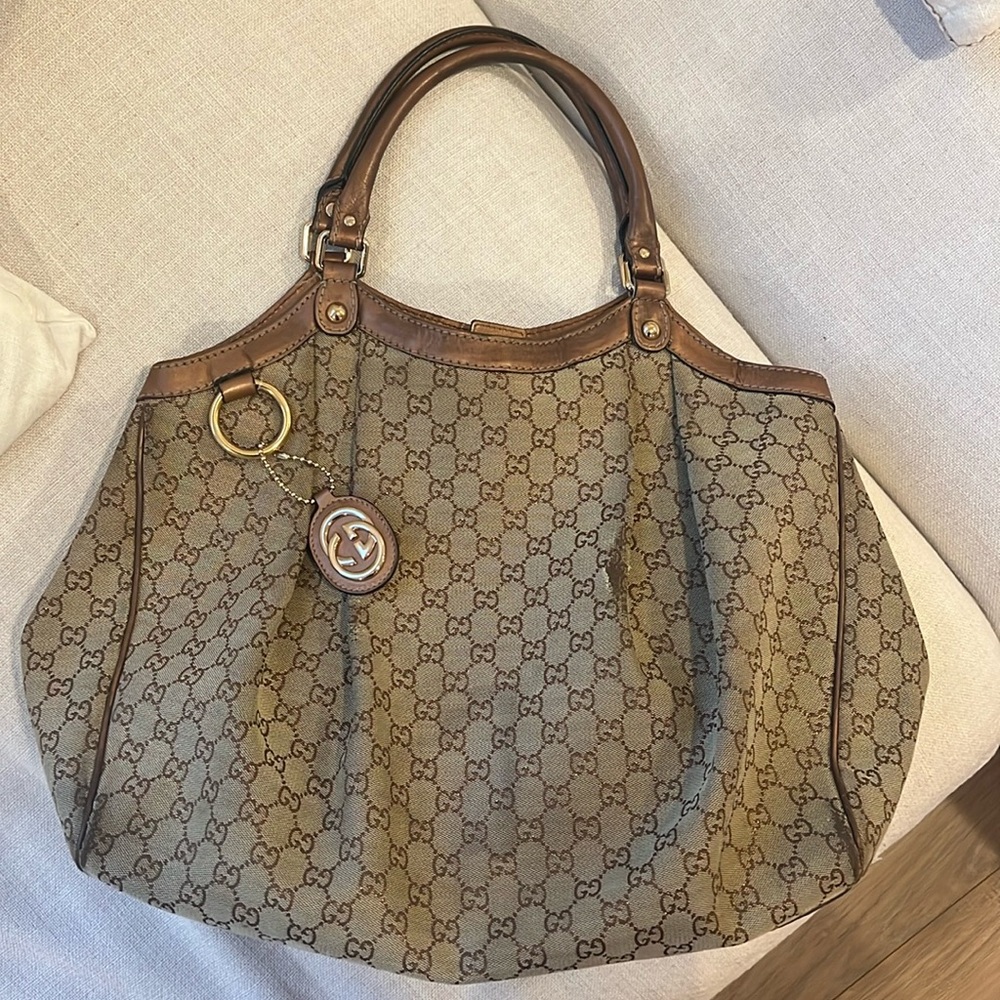Brown Gucci Shoulder Bag, Adjustable by button on the side AUTHENTIC REAL